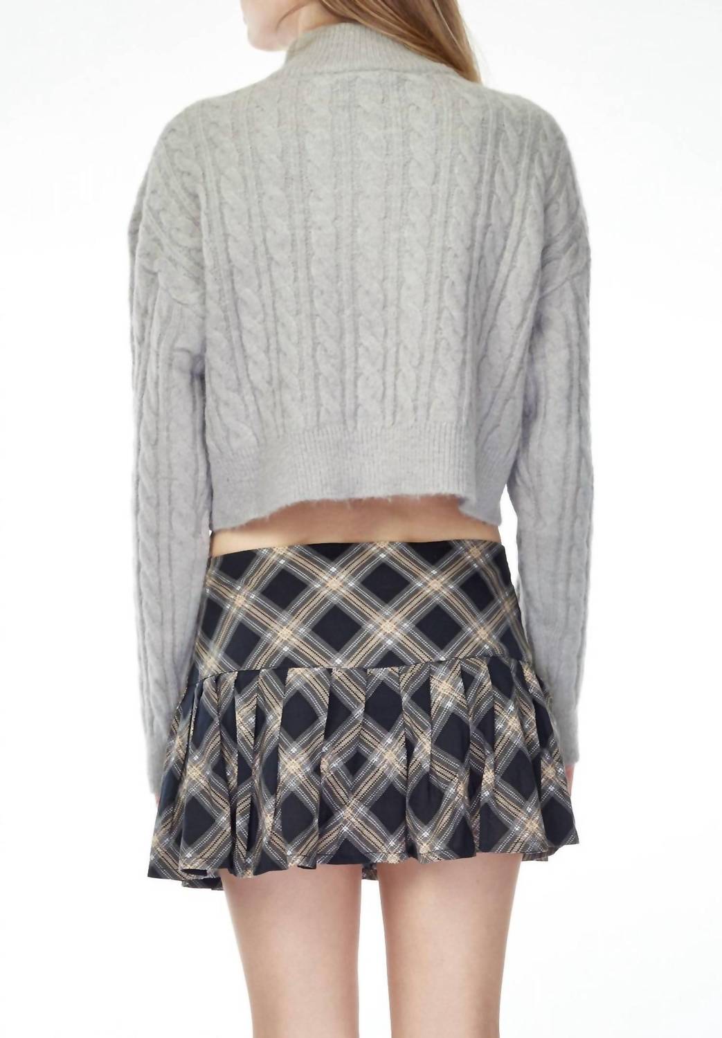 Nia - Banff Sweater
