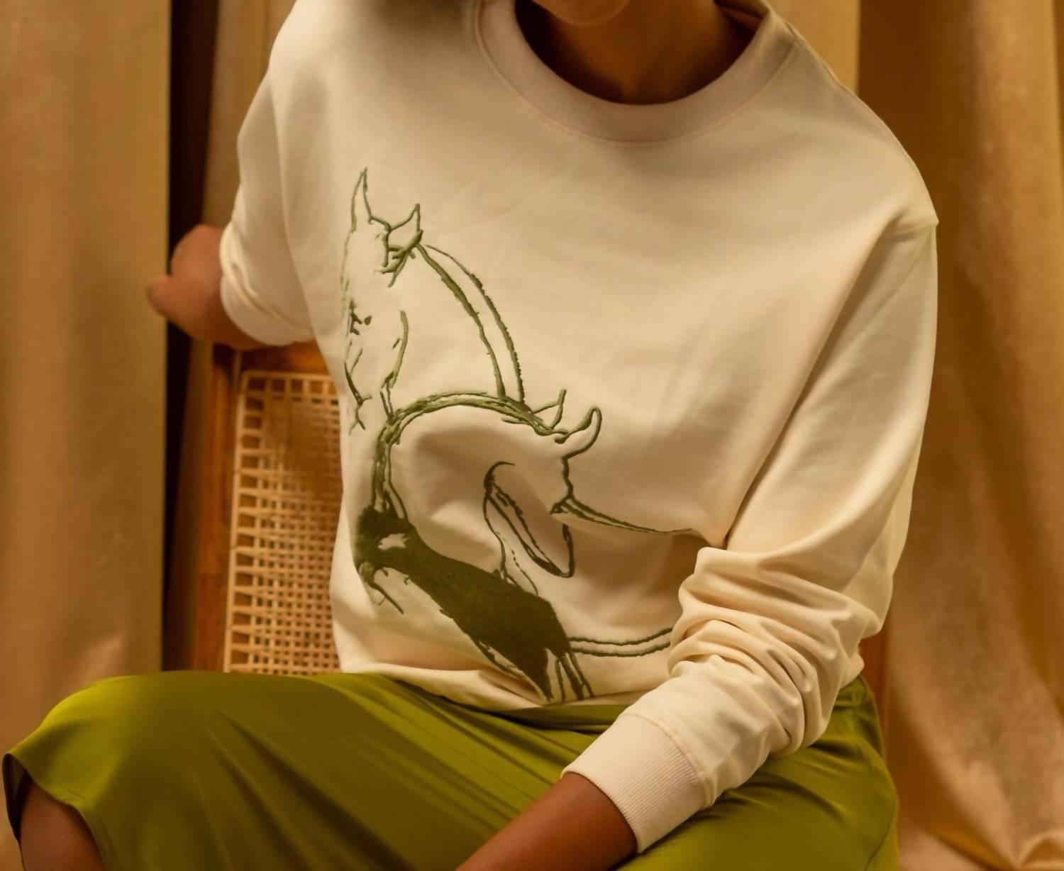 Care Tucker - 90’s Baggy Embroidered Sweatshirt