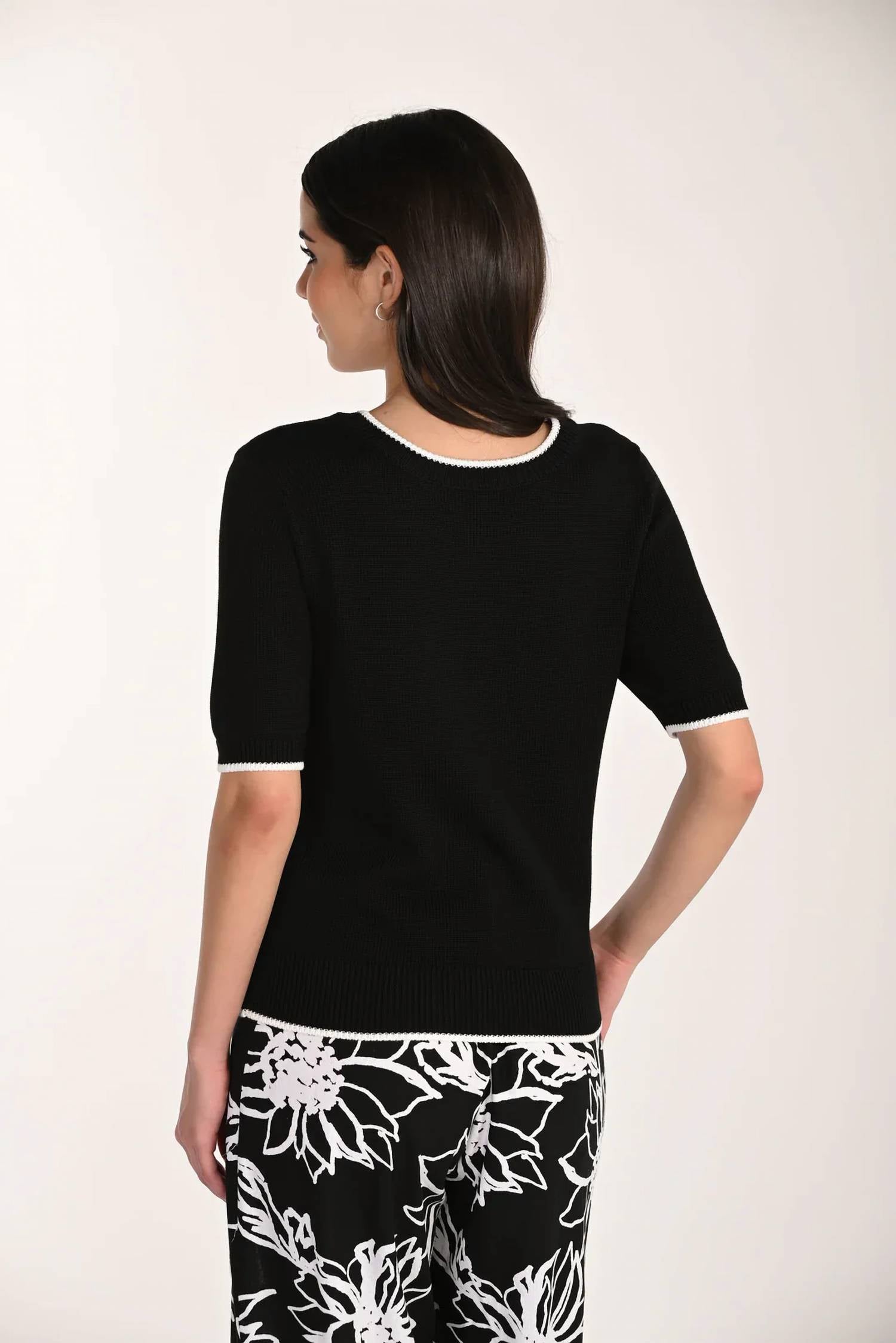 Frank Lyman - Brixton Ribbon Detailing V-neck Top