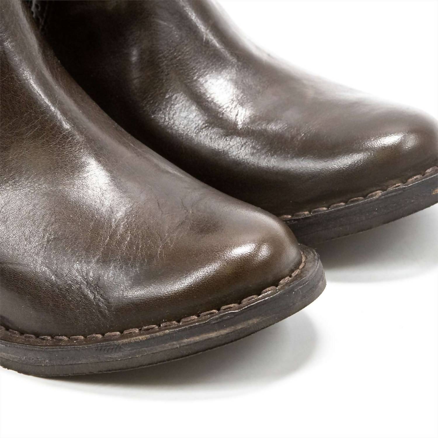 Ugg - Women's Caraby Leather Chelsea Boots