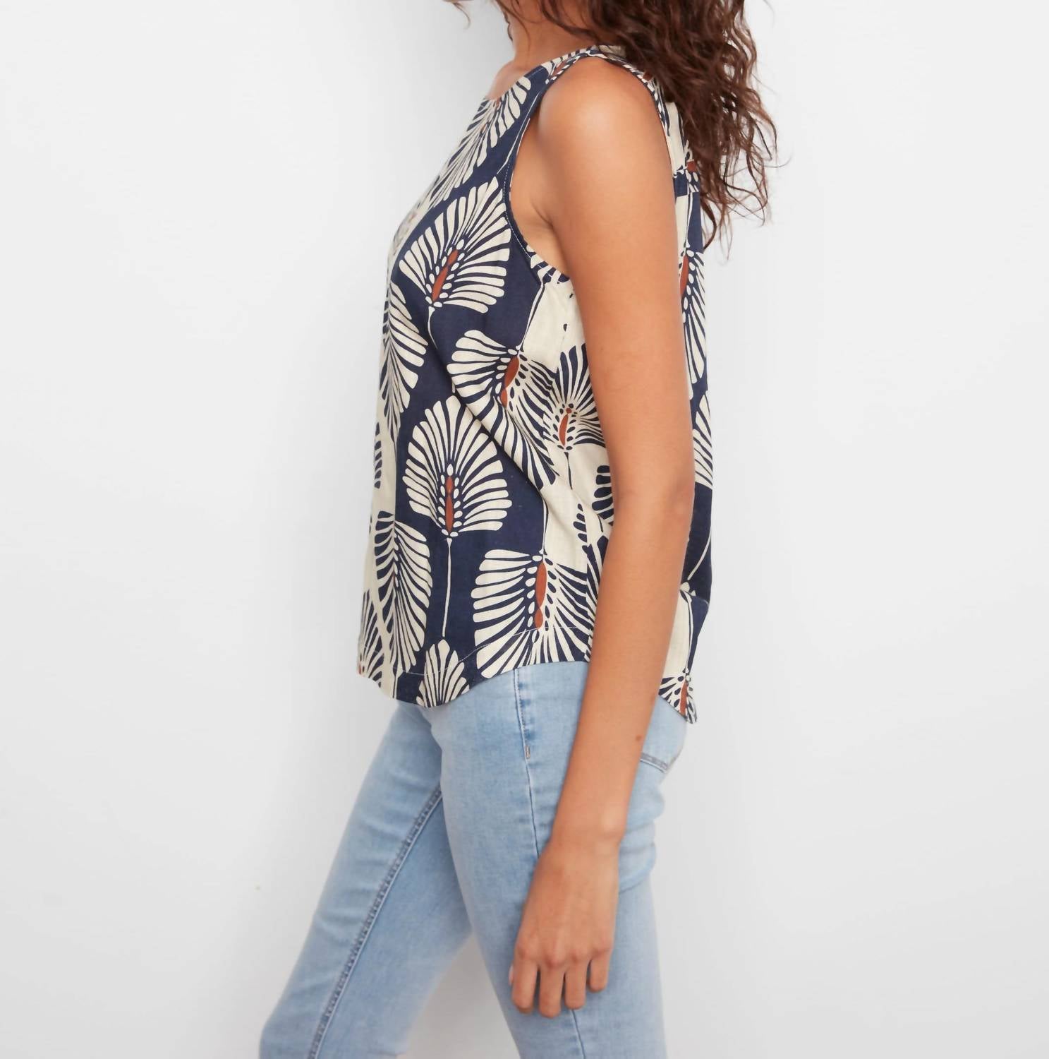 Charlie B - Sleeveless Linen Round Hem Blouse