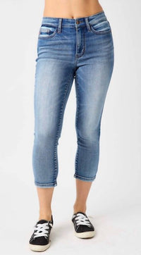 Judy Blue - Mid Rise Non Distressed Skinny Capri Jeans
