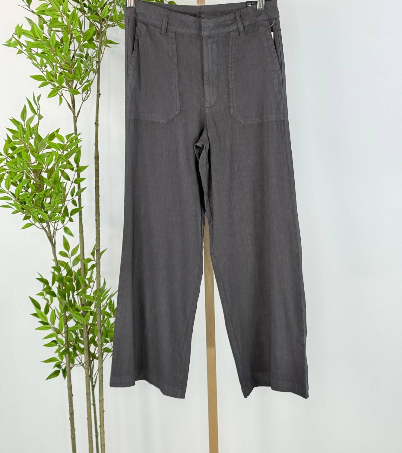 KUT FROM THE KLOTH Topaz Relaxed Wide Leg Pants in charcoal - women's pants - detail view