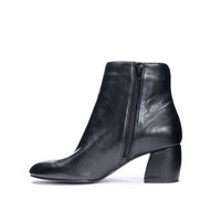 DAVINNA BOOTIE
