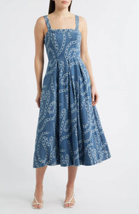 Zoe And Claire - Chain Jacquard Dress
