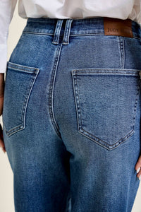 Judy Blue - Rigid Magic Barrel With Dart Detailing Jeans
