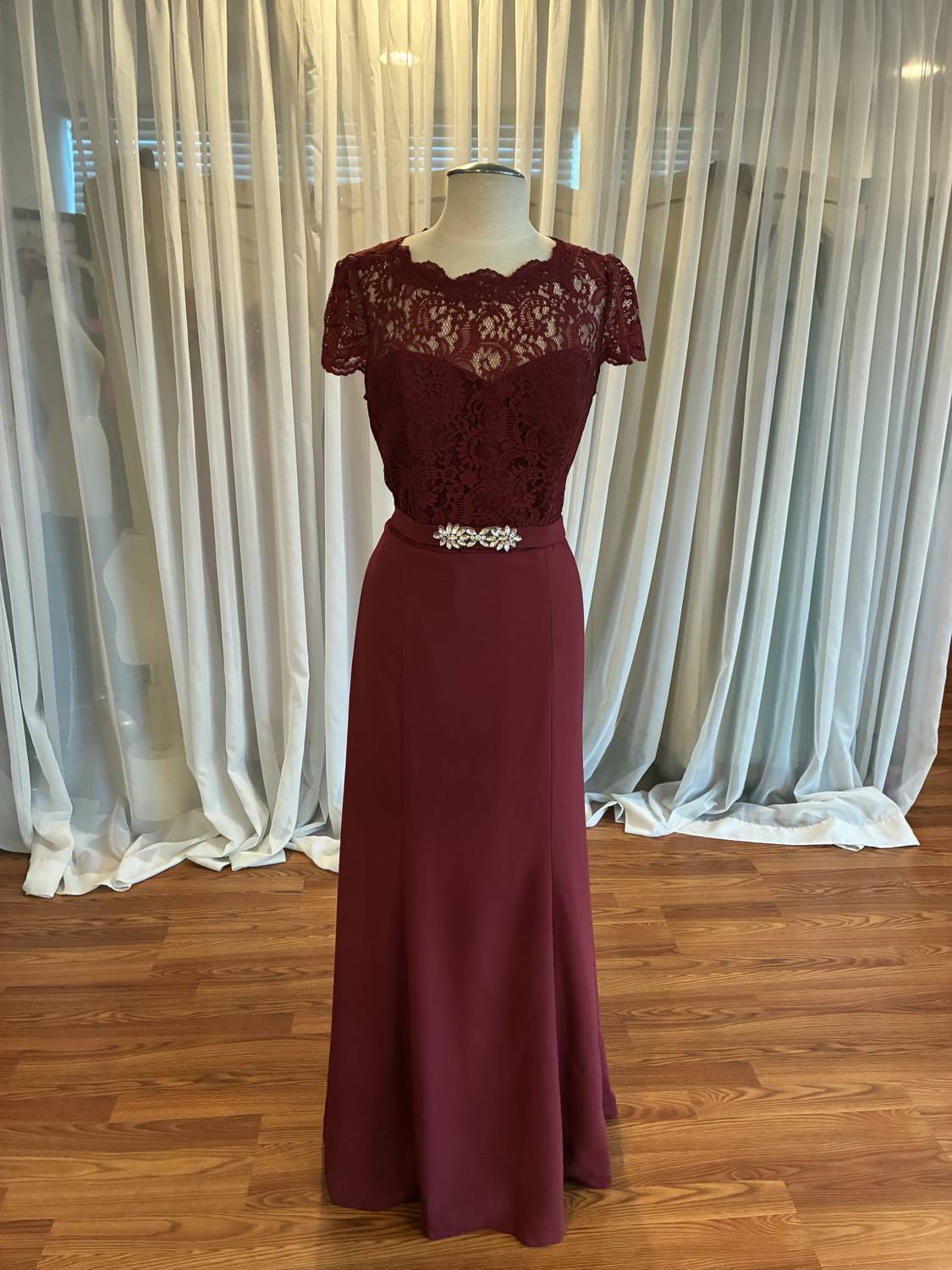 Jenny Packham - Lace Cap Sleeves Gown