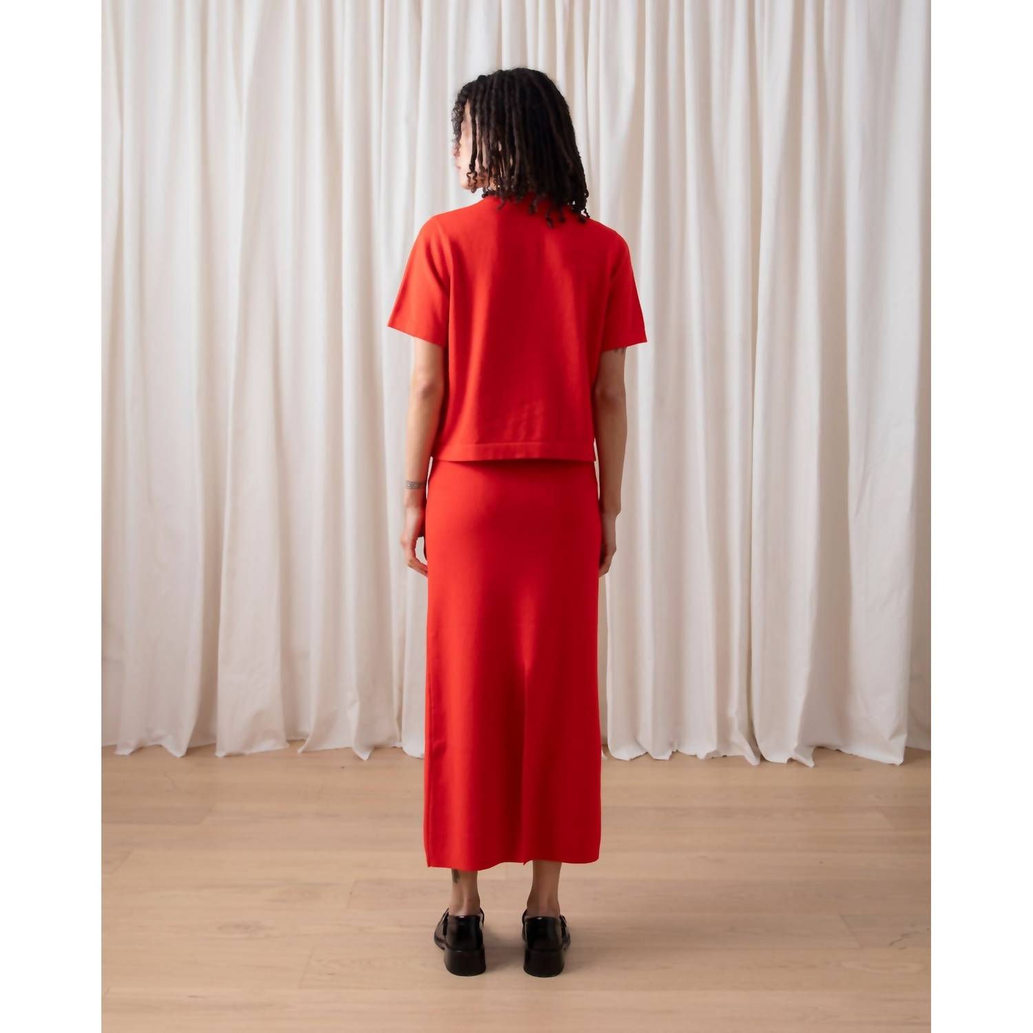 Ali Golden - Knit Boxy And Cropped Silhouette Shirt