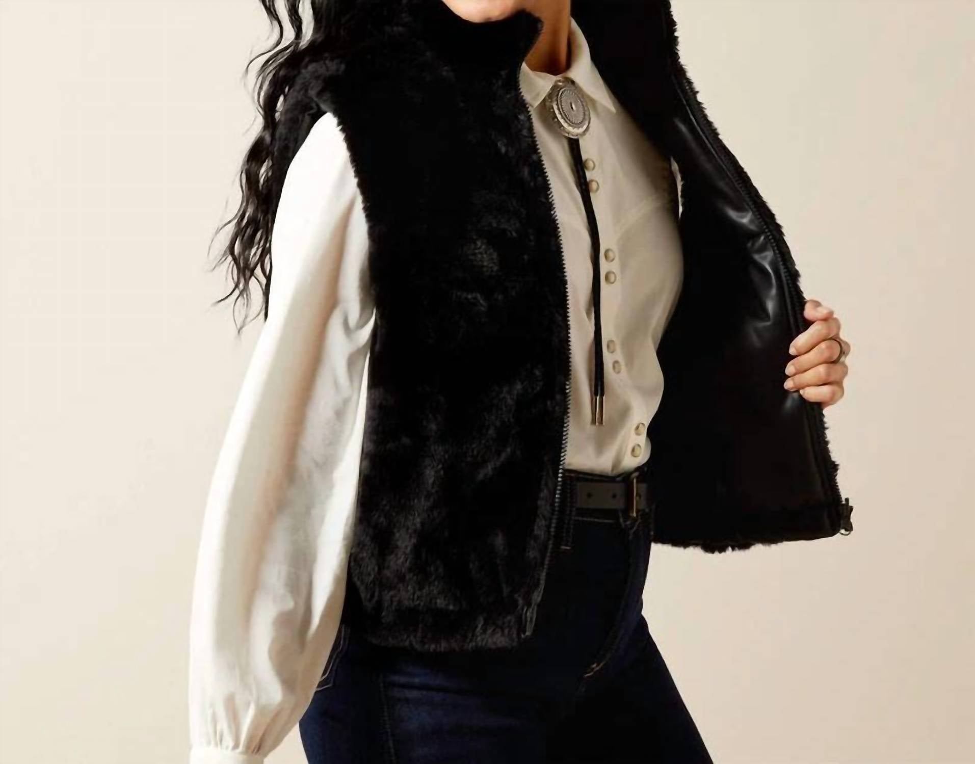 ARIAT Echo Reversible Vest in string - women's jacket - detail view