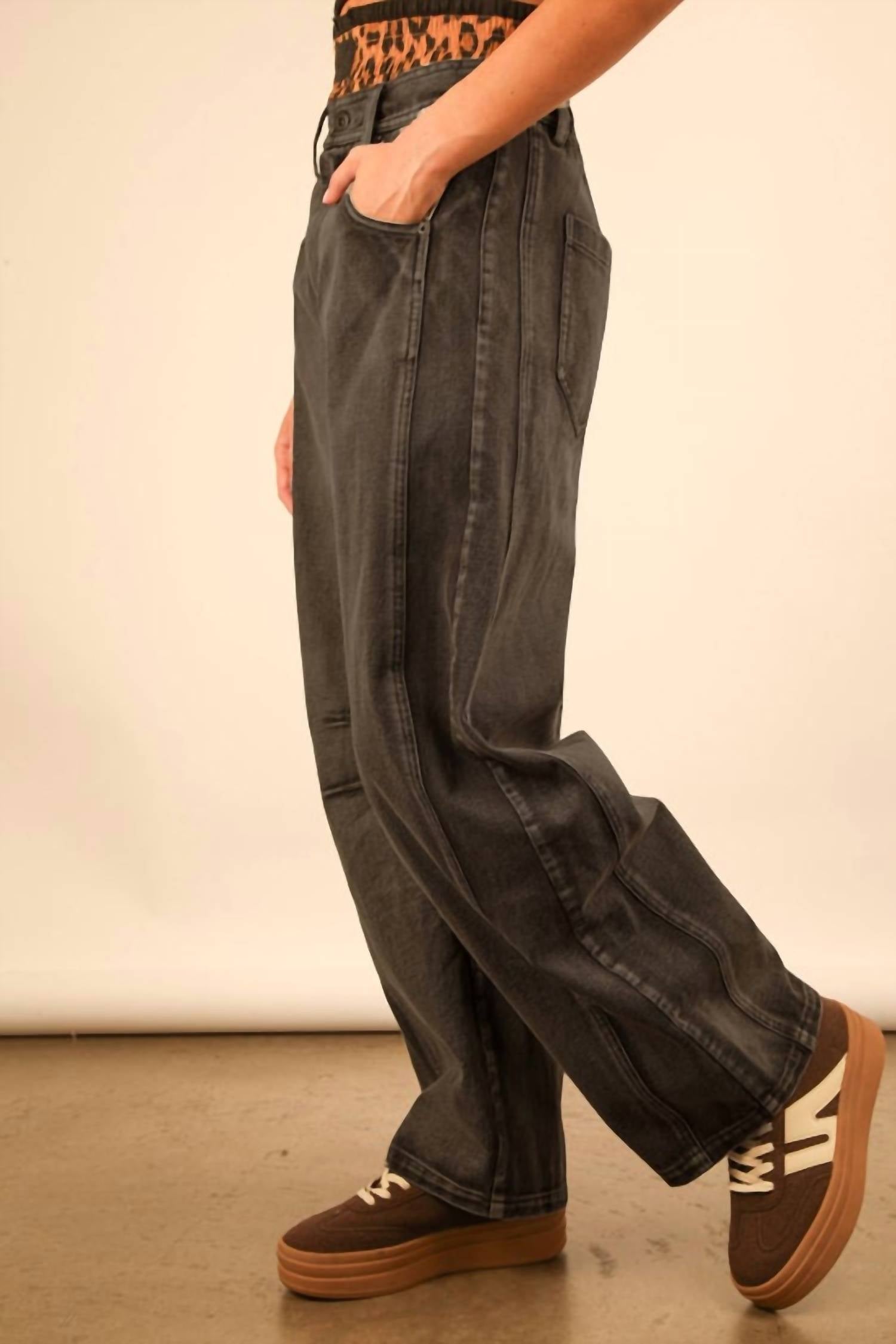 VERY J High-Waisted Barrel Jeans in black - women's jeans - view 4