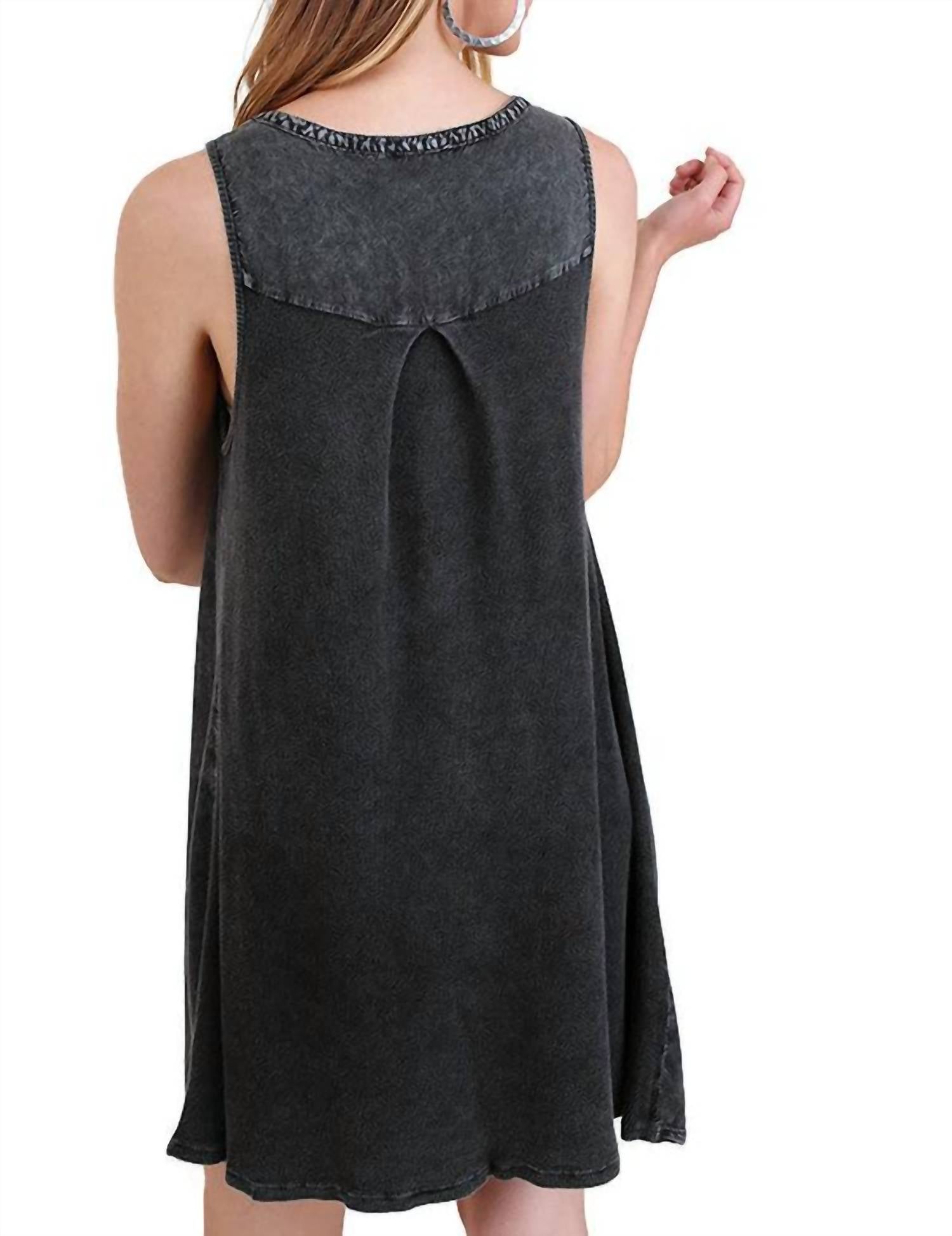 Umgee - Mineral Washed Keyhole Dress