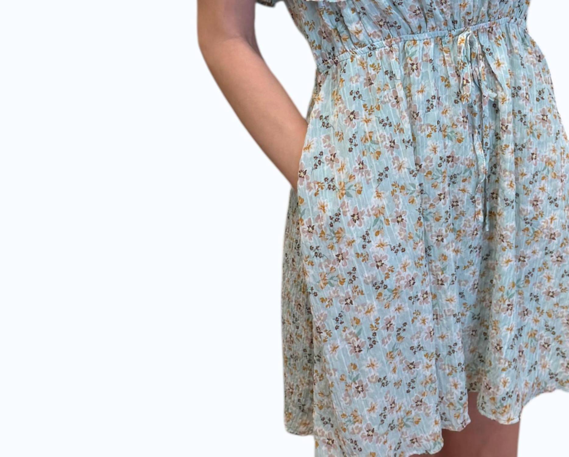 Doe And Rae - Textured Floral V-Neck Sleeveless Tie Back Dress