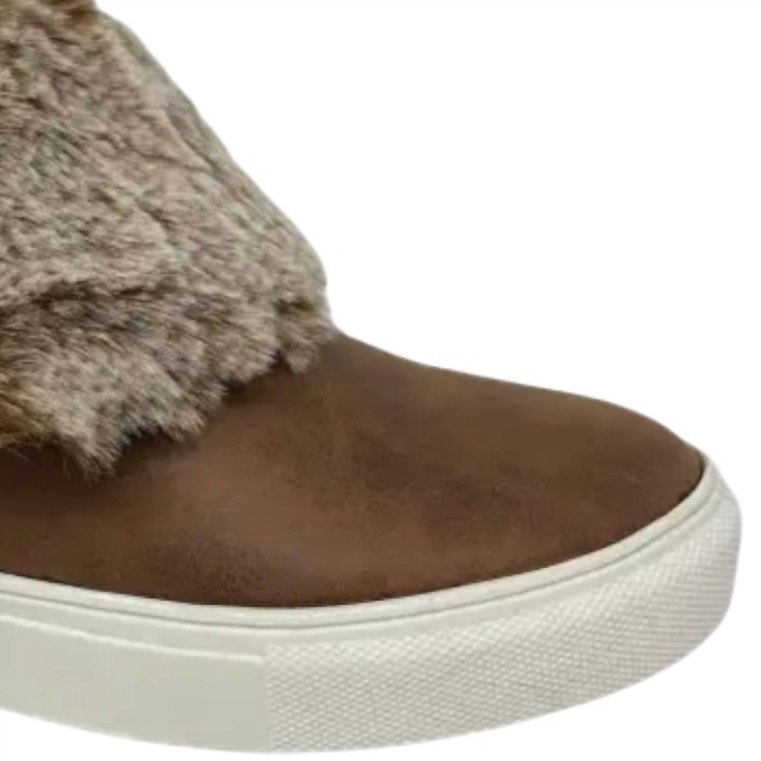 Very G - Women's Plusher Faux Fur Trim Sneaker
