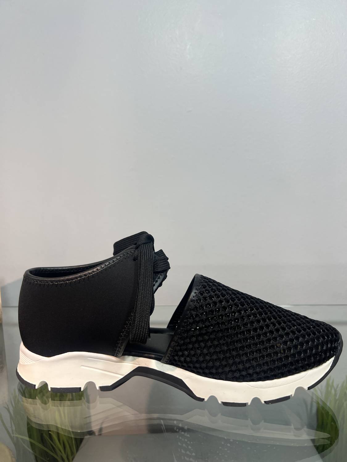 All Black - Women's Amazing mesh Sneaker
