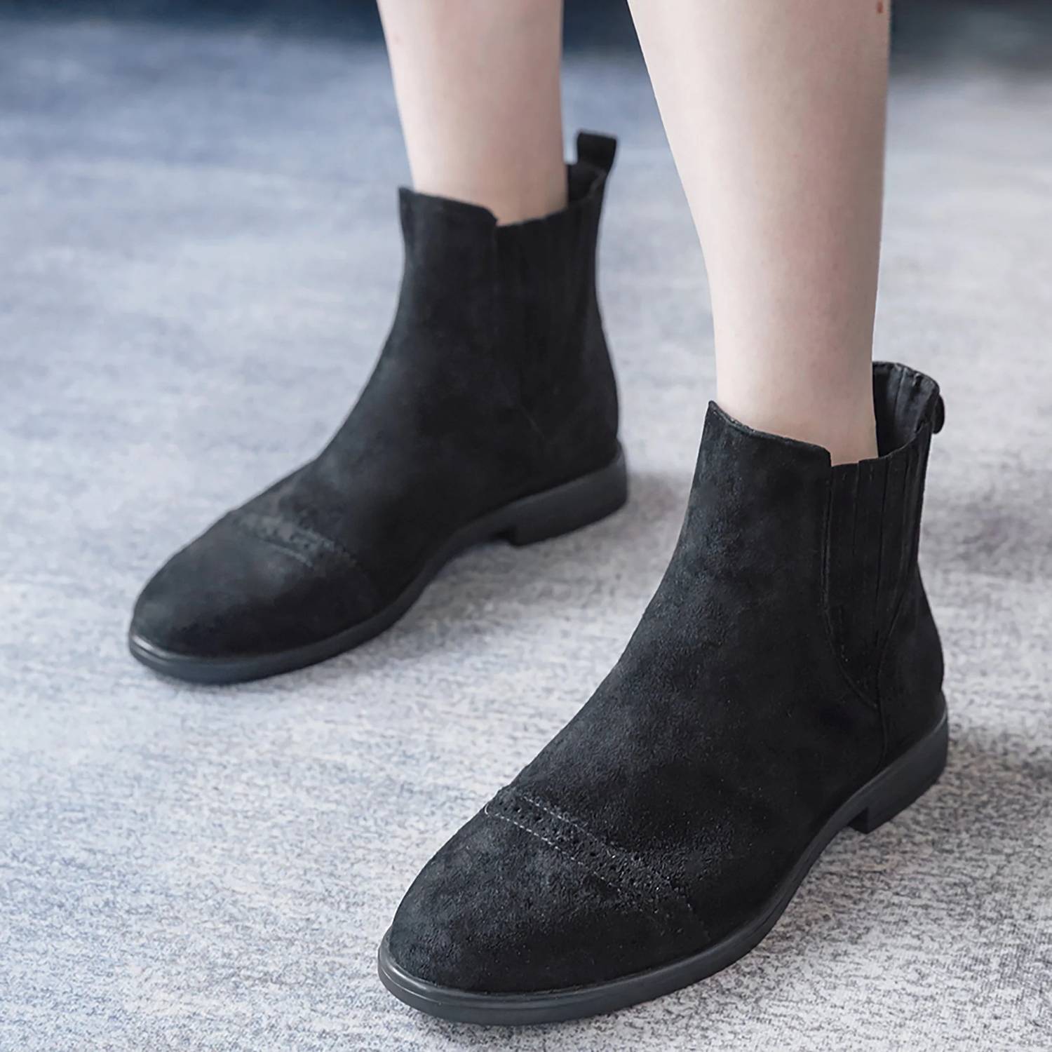 Bussola - Women's Peytin Suede Chelsea Boots