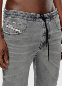 Diesel - Slim 2060 D-strukt JoggJeans