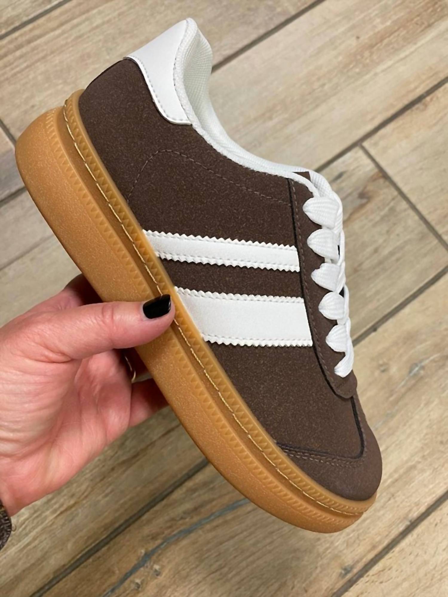 Cozzy Girl - Women's Lace-up Sneakers