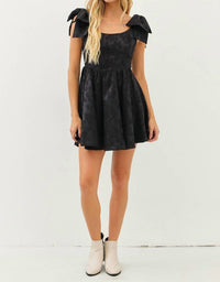 Idem Ditto - Lovely Textured Flare Mini Dress With Bow Straps
