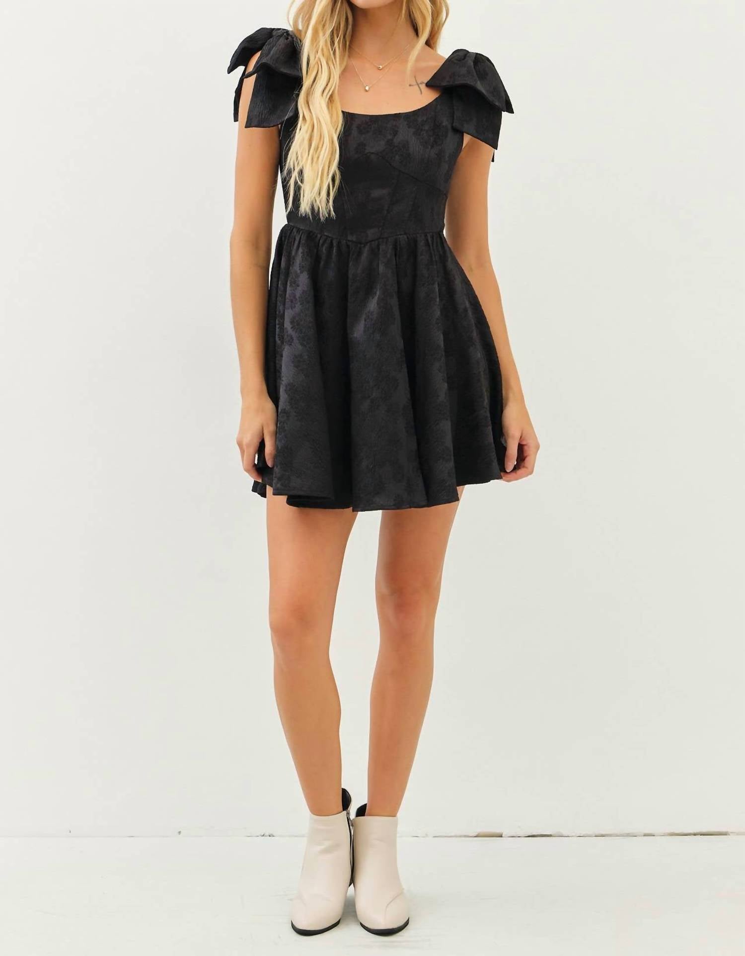 Idem Ditto - Lovely Textured Flare Mini Dress With Bow Straps