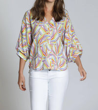 Apny - Women's Print V-Neck Shirt
