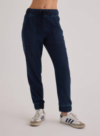Bella Dahl Pocket Jogger Denim in midnight rinse wash - women's pants - detail view