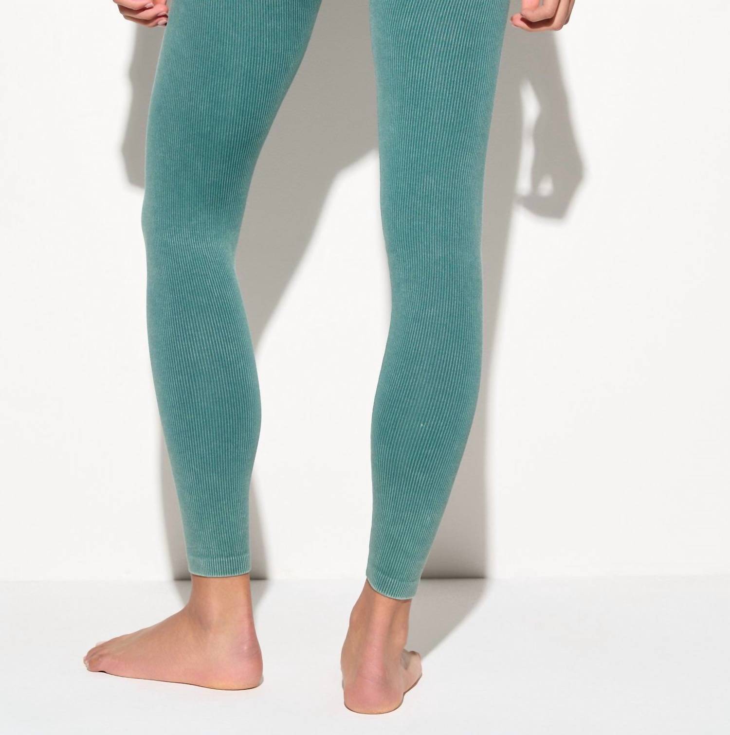 SPIRITUAL GANGSTER Sun Bleached Love 7/8 Legging in lilypad - women's pants - detail view