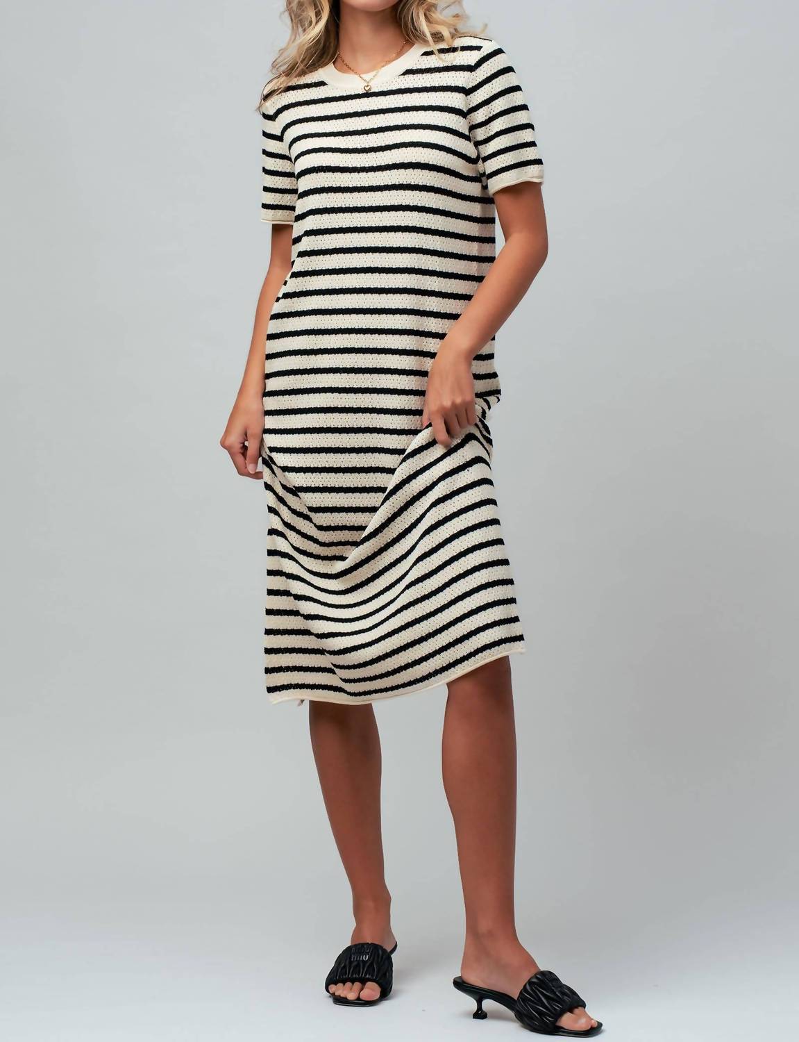 Urban Daizy - Brinley Crochet Knit Short Sleeve Midi Dress