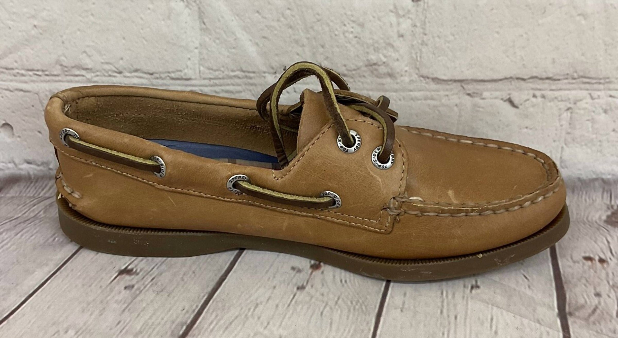 Sperry Men's Authentic Original Sahara Boat Shoes in honey - men's shoe - detail view