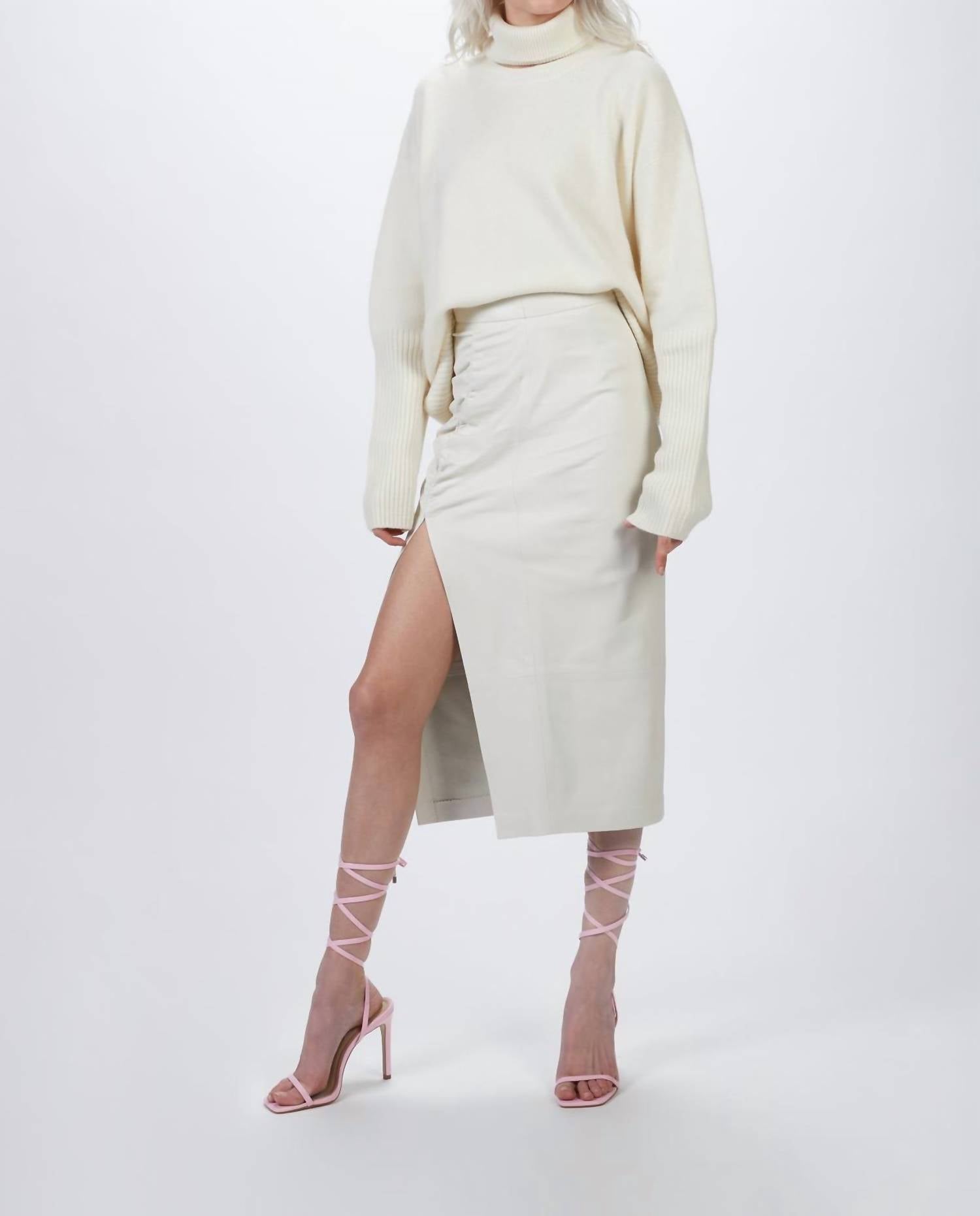 CASHMERE TURTLENECK JUMPER