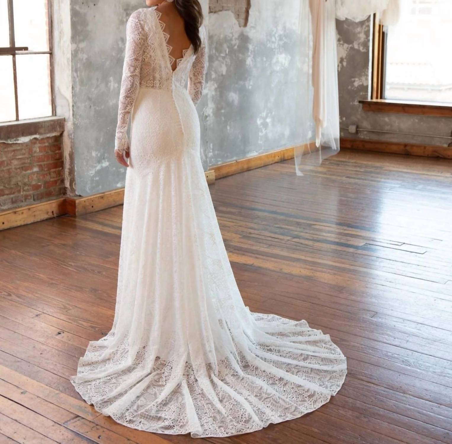 All Who Wander - Nash Gown