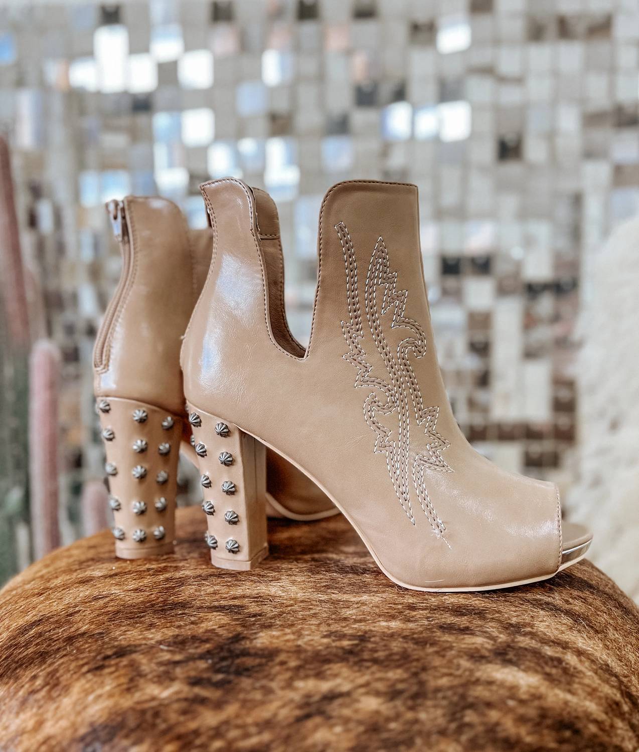2Flyco - Women's Peep Toe Stitch Pumps