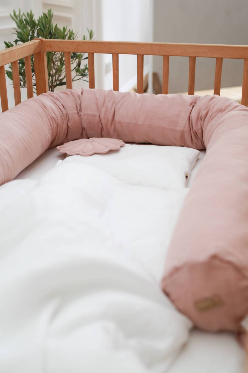 Babyly - Linen Baby Bed Roller Protector