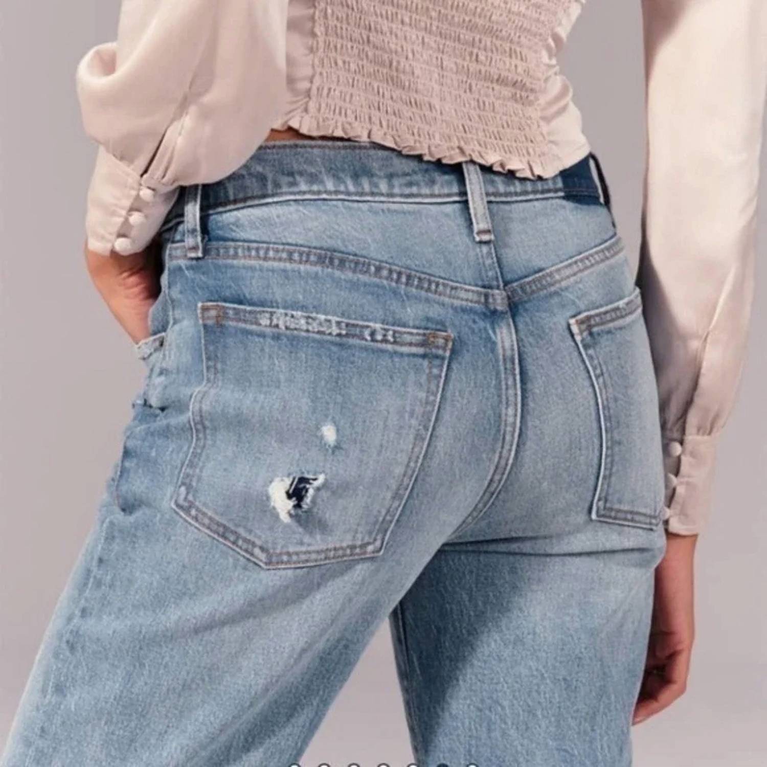 Abercrombie & Fitch - Mid Rise Boyfriend Jeans