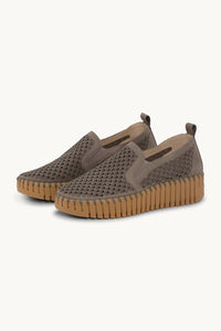 Ilse Jacobsen Women's Tulip Slip-on Shoes in wheat mocca - women's shoe