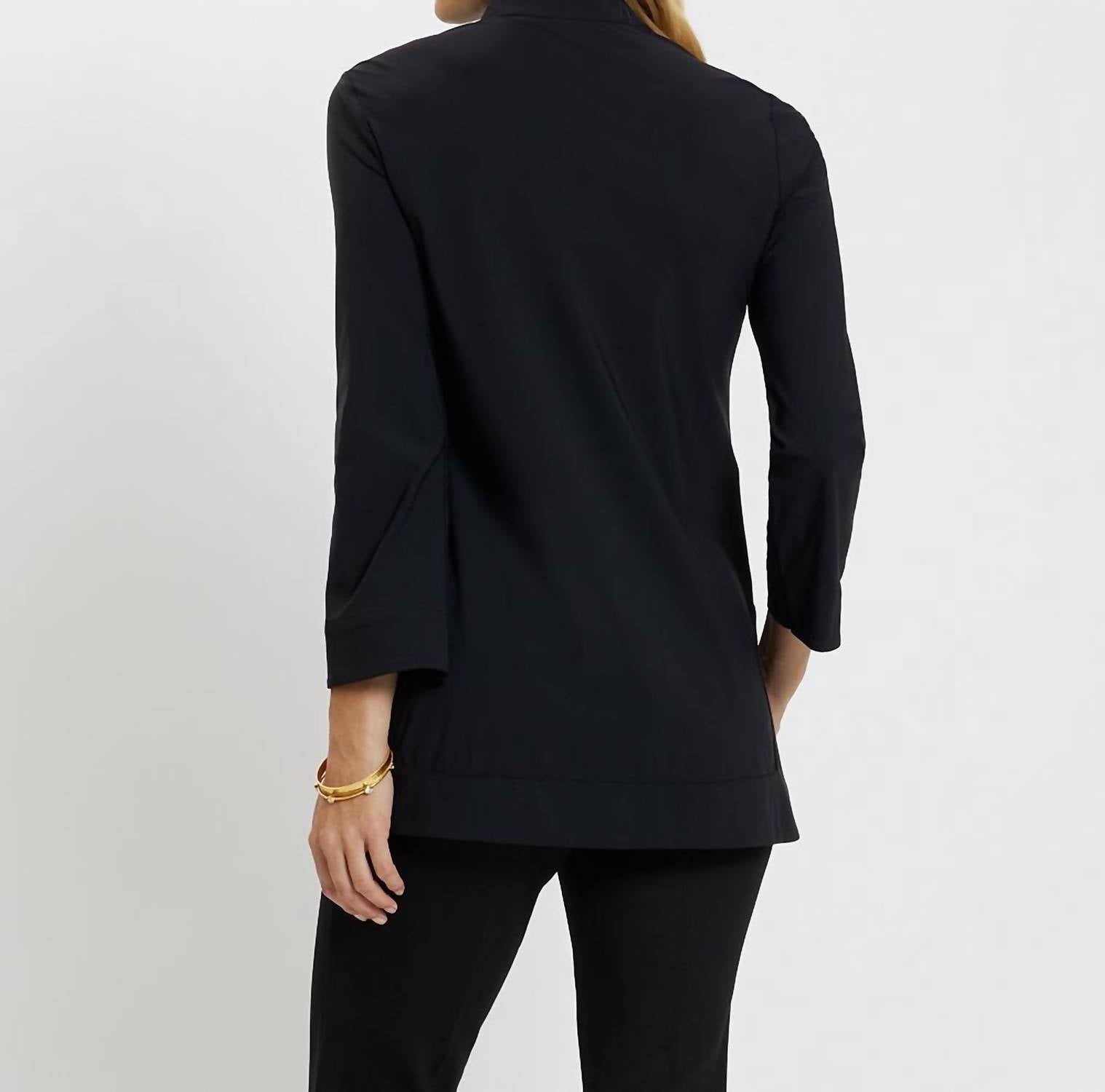 Jude Connally - V-neck Chris Top