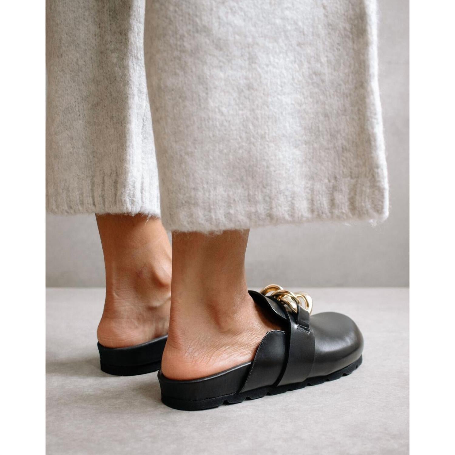 Alohas - Women's Fireplace Chain Leather Clogs