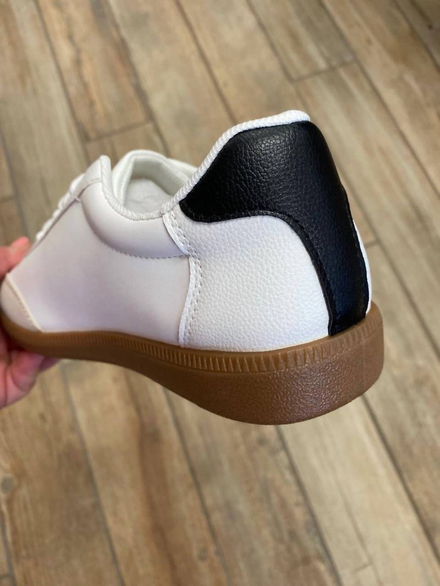 Outwoods - Women's Great-1 Sneaker