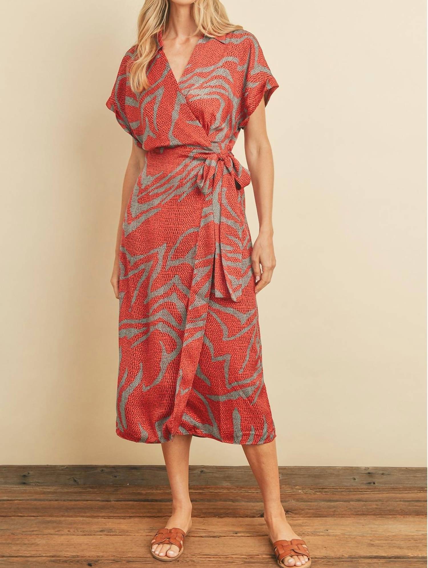 Dress Forum - HIGH VOLTAGE COLLARED MIDI WRAP DRESS