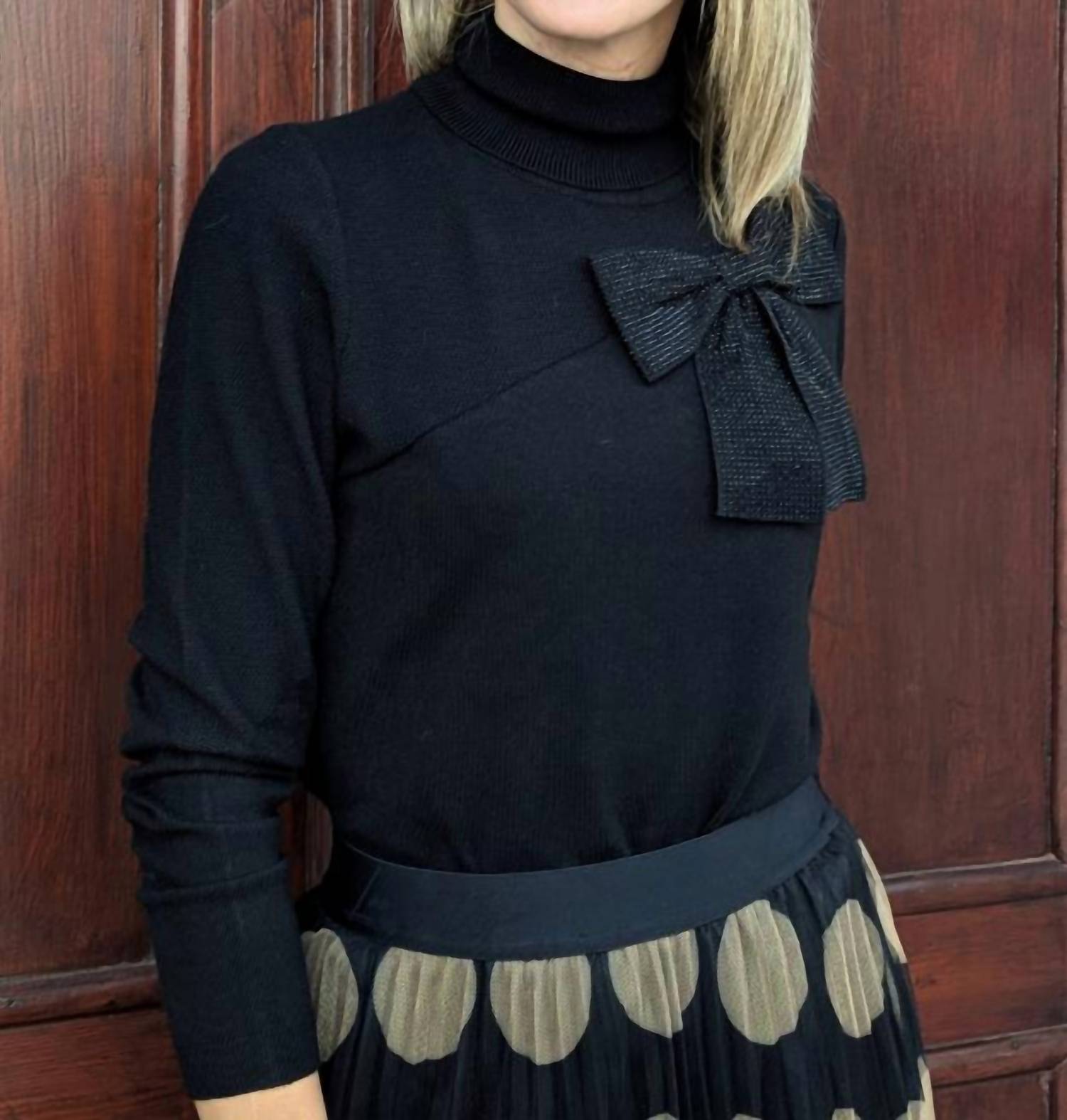 Leo Ugo - Large Sequined Bow Turtleneck Top