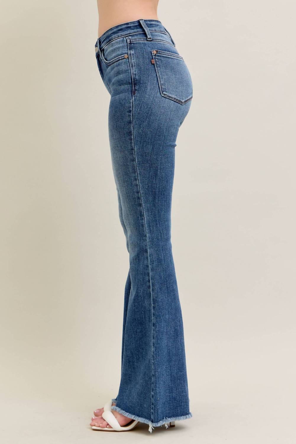 Judy Blue - Mid Rise Vintage Wash Flare Jeans With Distressed And Fray Hem