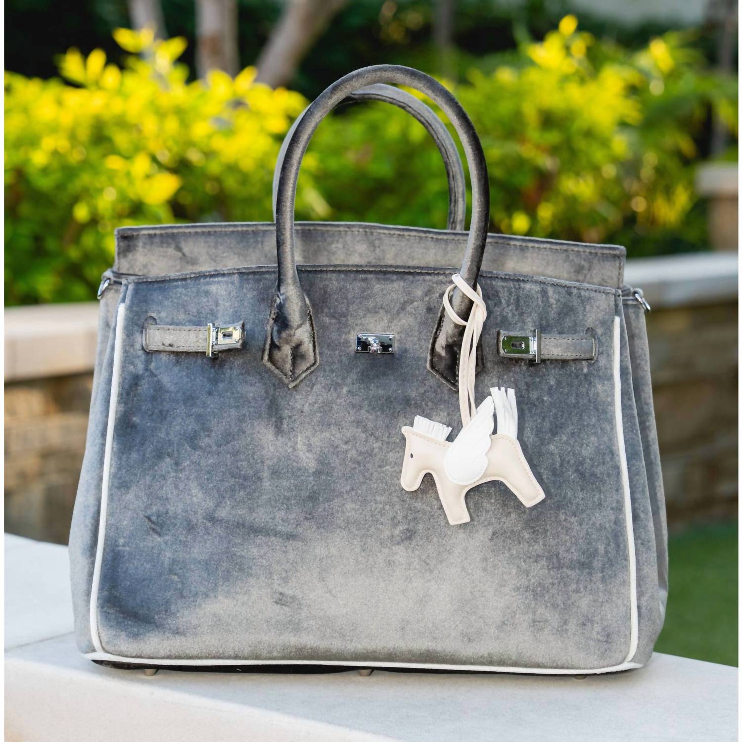 Malibu Sugar - Women's London Velvet Tote Bag