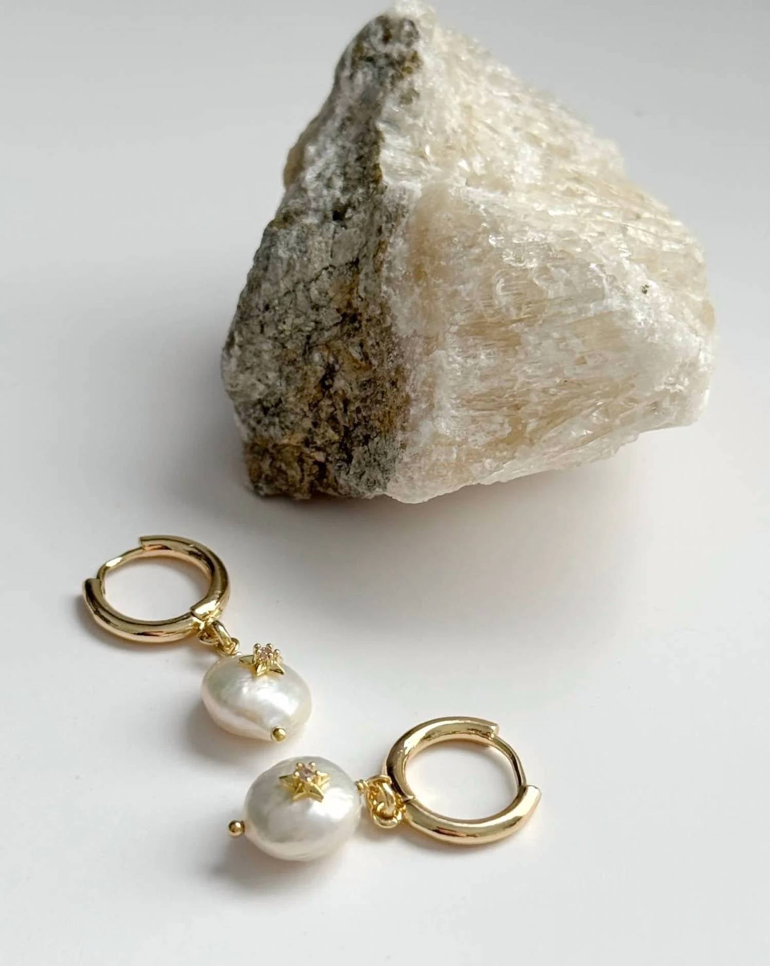 Tramps+Thieves - Women's Chaska Huggie Hoop Earrings