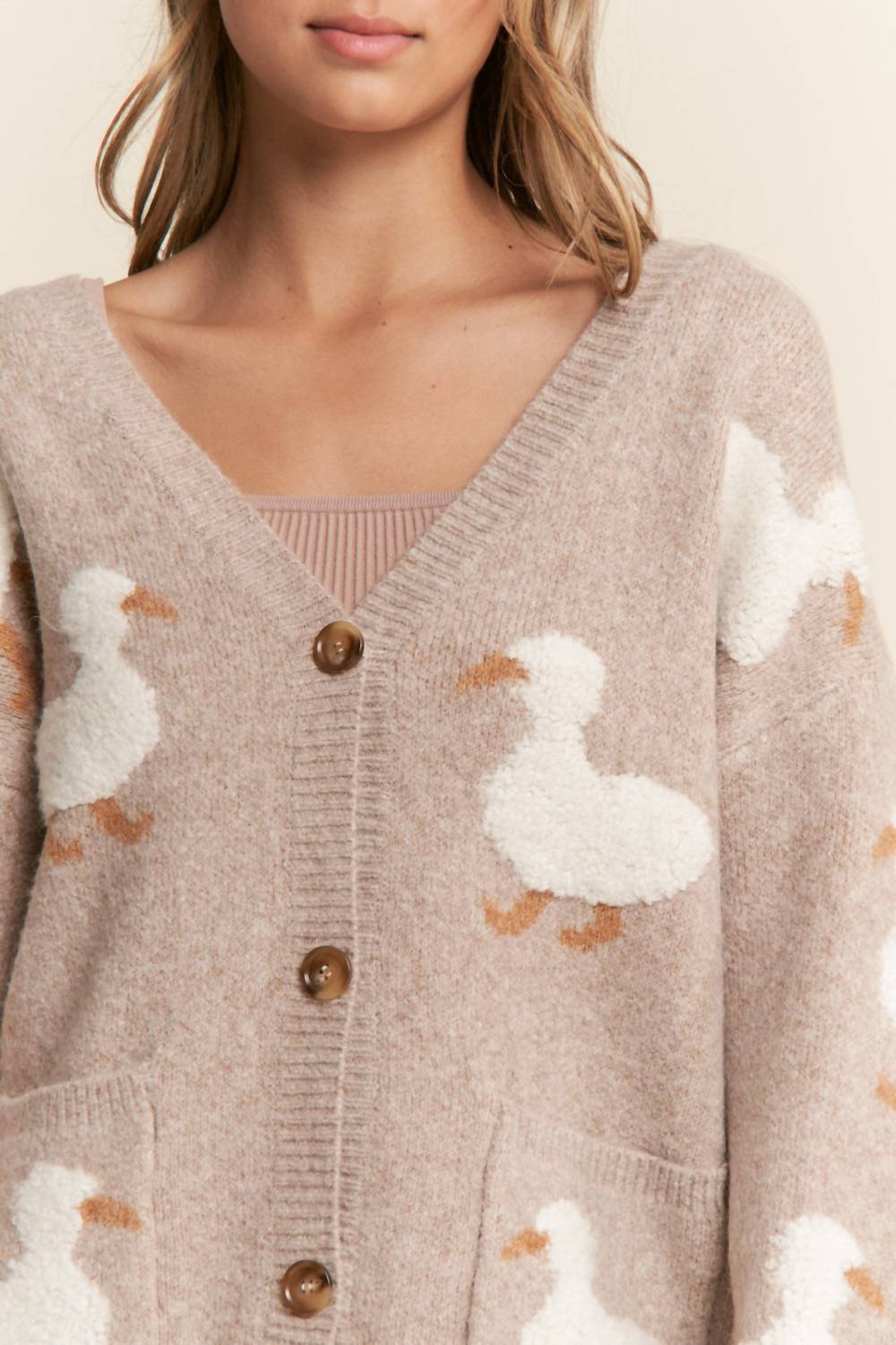 J.NNA Della Duck Vintage Knit Cardigan in beige - women's cardigan - detail view