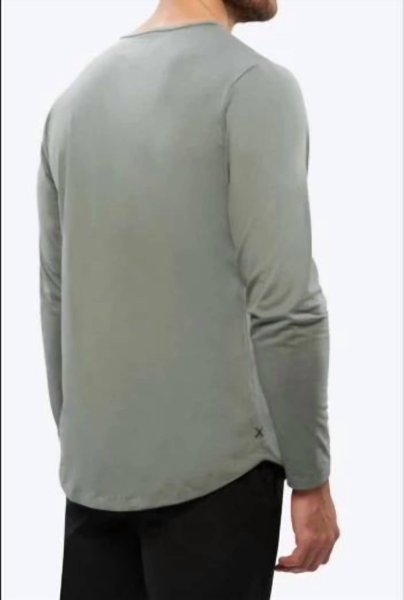 Cuts - Ao Long Sleeve Curve-hem Tee