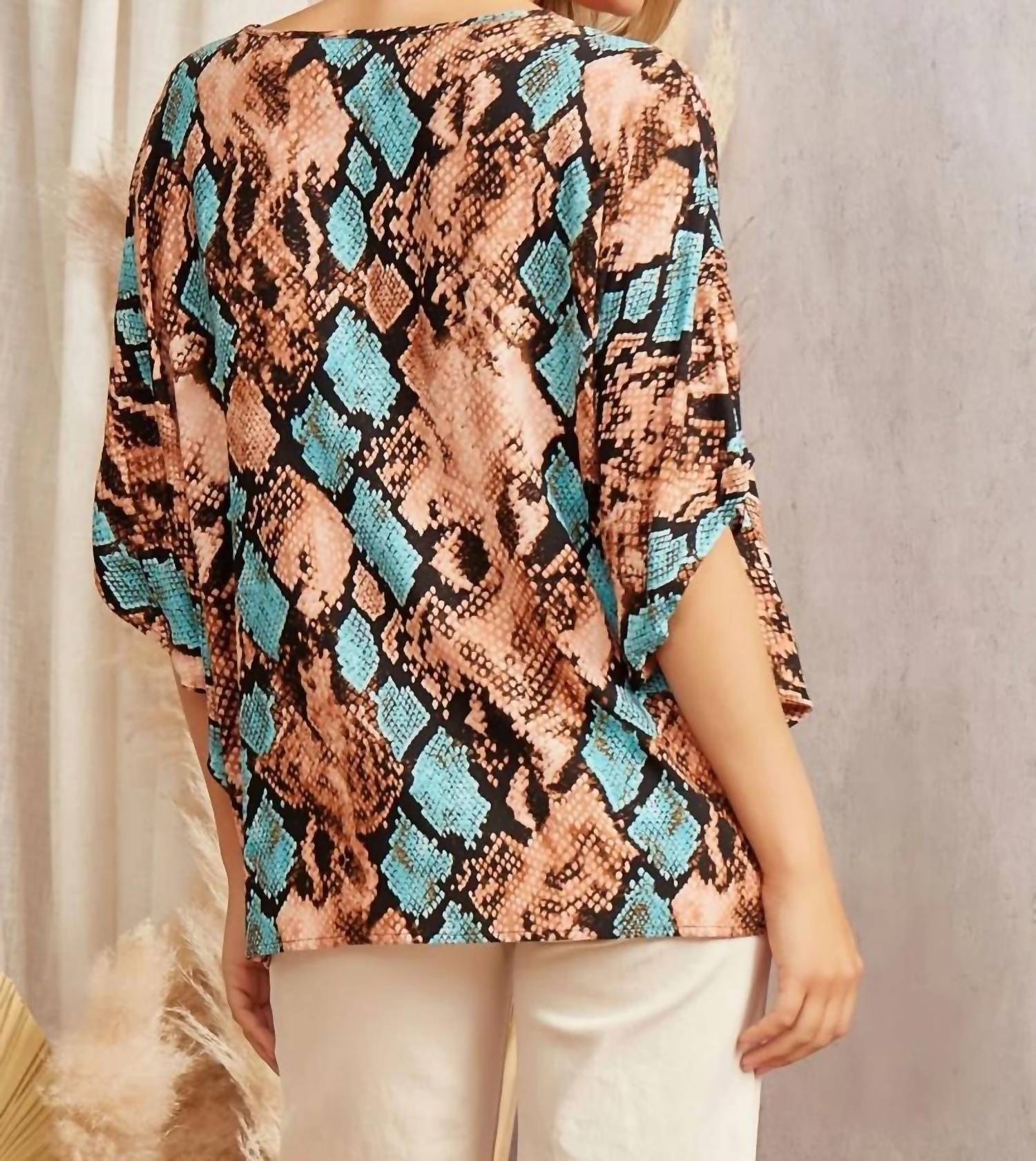 Savanna Jane - Splash V-neck Top