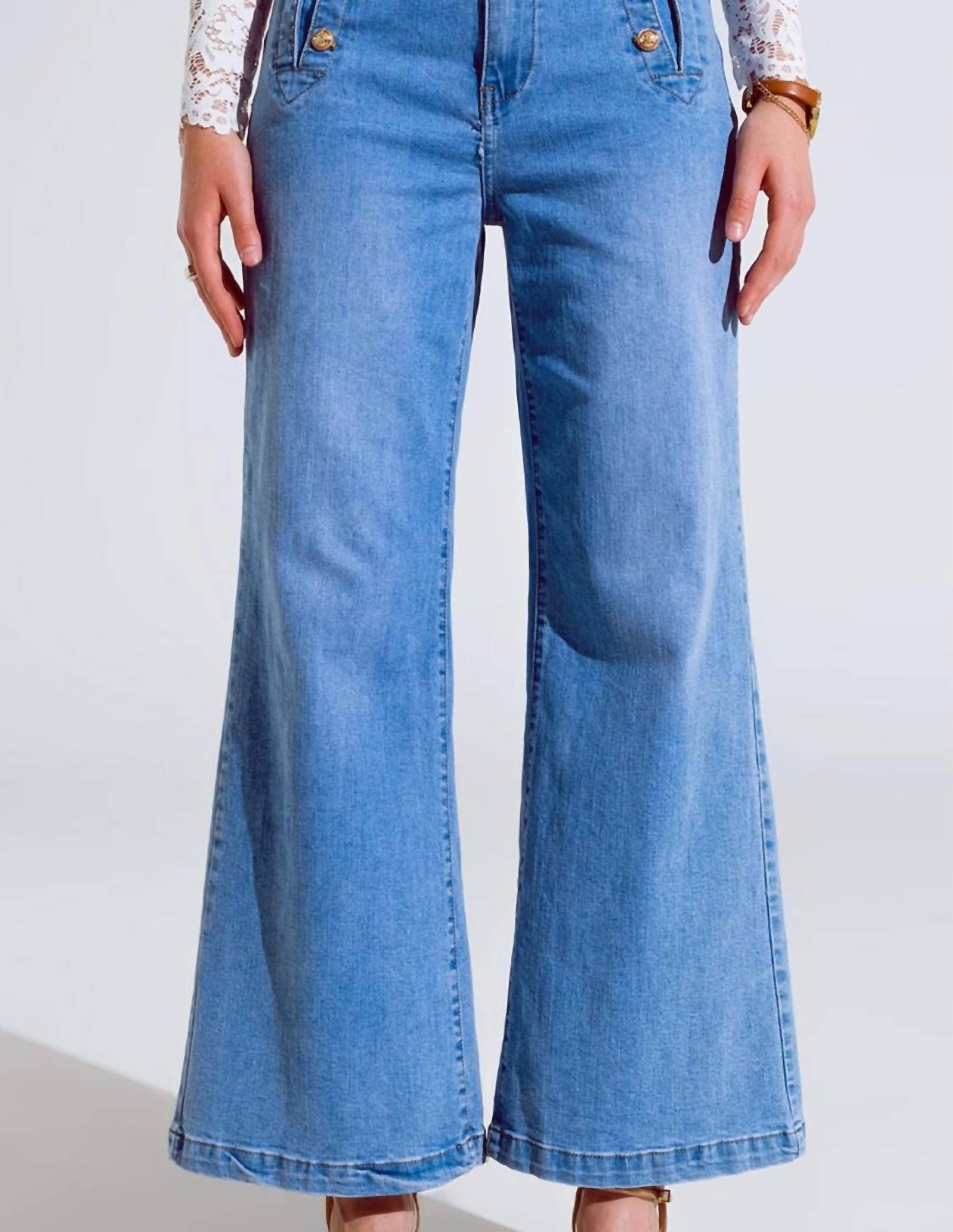 Q2 - Straight Flared Jeans