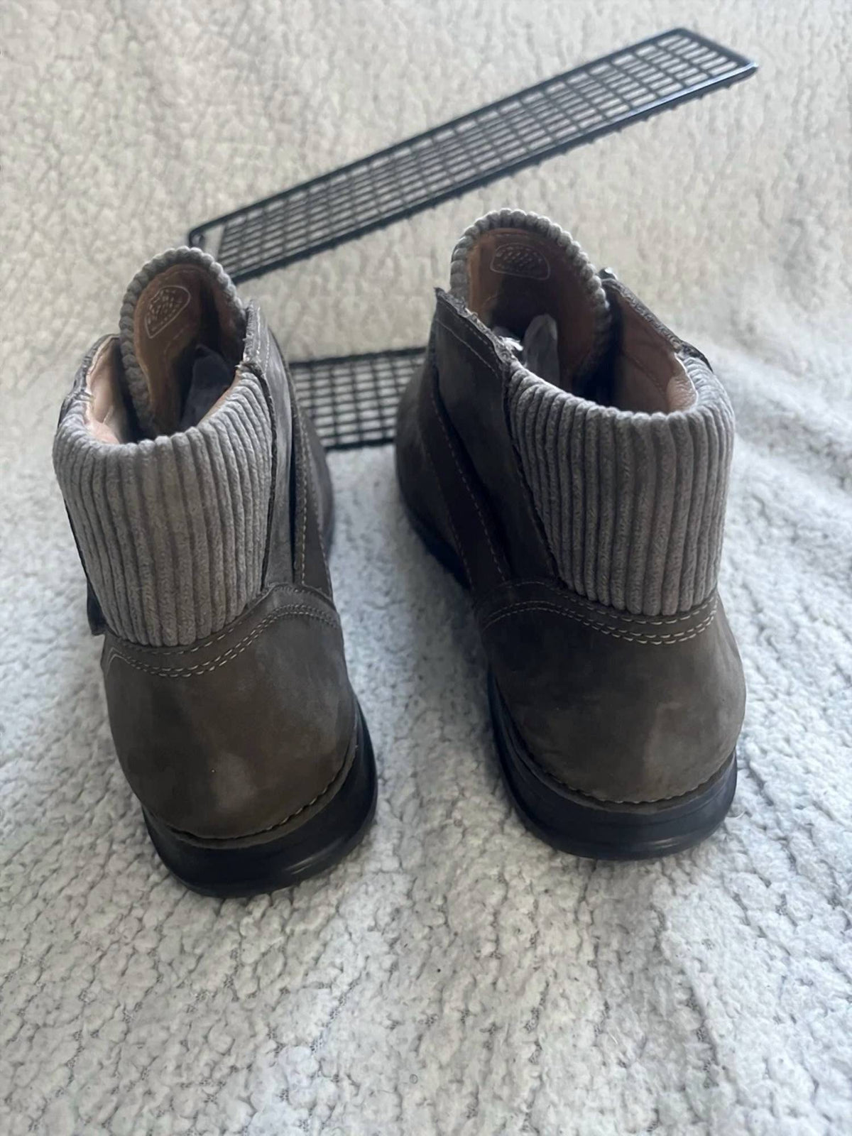 Clarks - Women's Appley Mid Boots