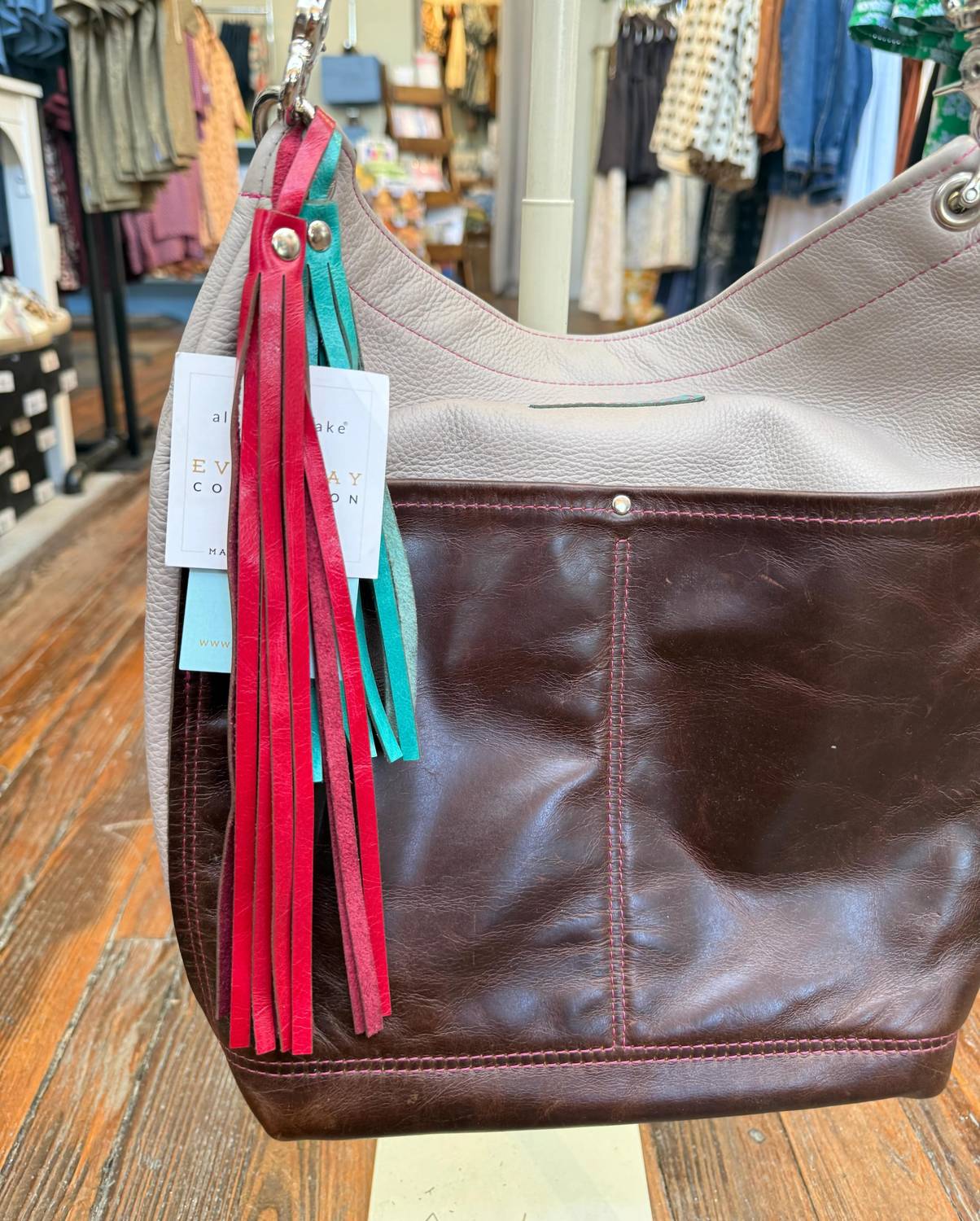 Alexis Drake - Women's Train Shoulder Tote