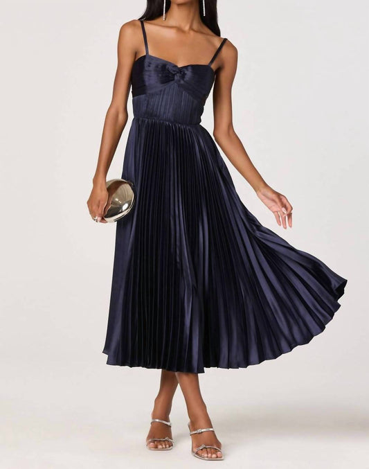 Astr - Ascella Sweetheart Pleated Midi Dress
