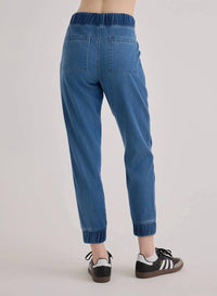 Bella Dahl Pocket Jogger Denim in indigo spray wash - women's pants - alternate view